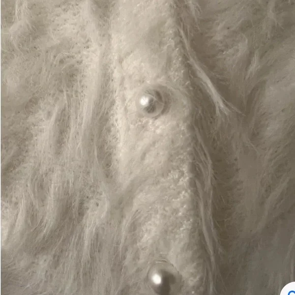 Nwt urban outfitters fuzzy cropped cardigan white L - Picture 4 of 10